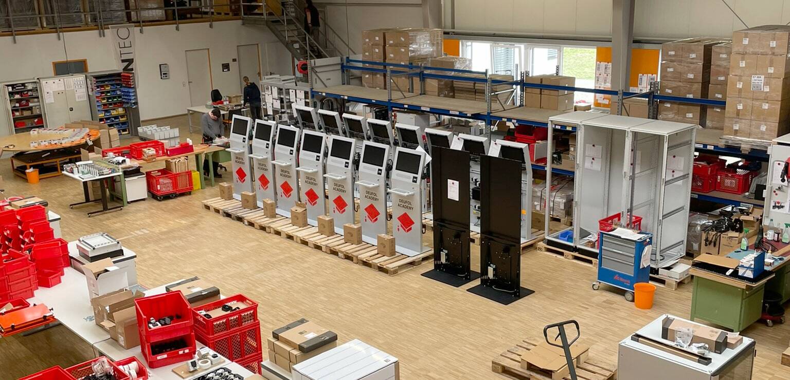 Werkstation GmbH: Experten für Kiosksysteme & Digital Signage. Spezialisiert auf Brandschutz und barrierefreie Hardware nach BFSG – Made in Germany.